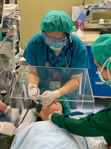 Intubation Box
